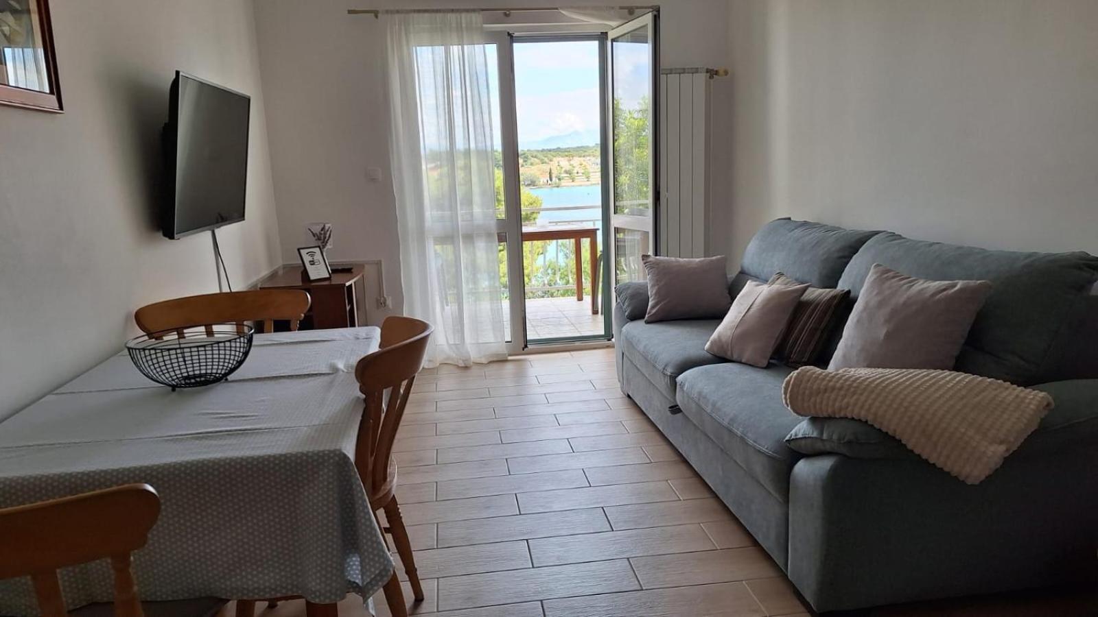 Ceratonia Apartments Lovište エクステリア 写真